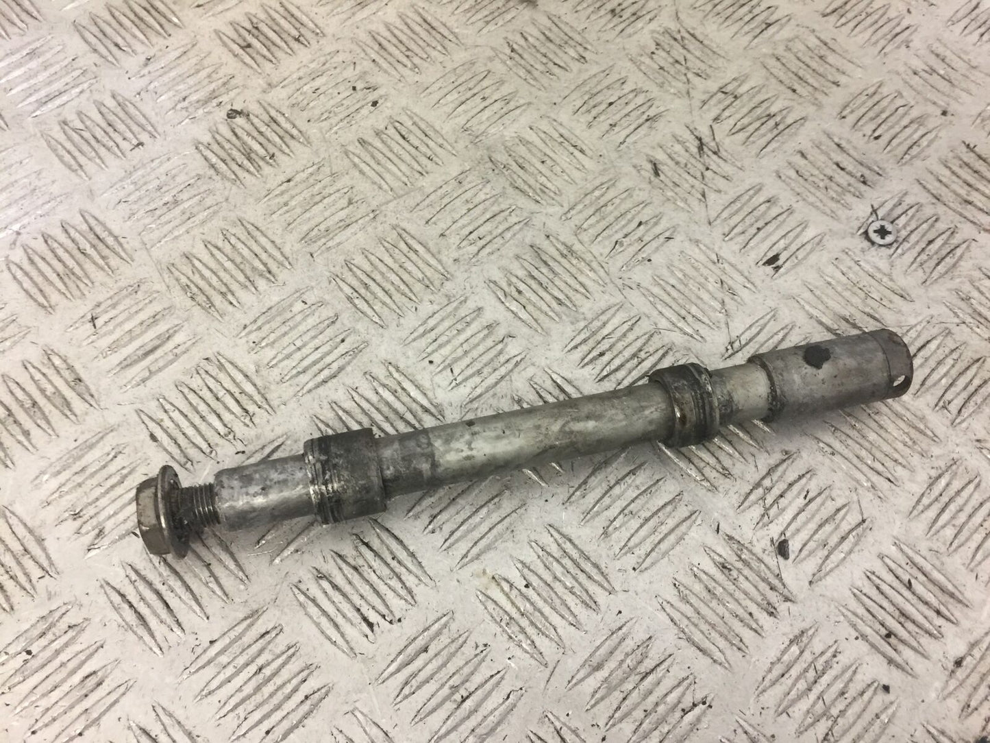 HONDA VTR1000 VTR 1000 FIRESTORM FRONT WHEEL SPINDLE YEAR 1998 (STOCK 675)