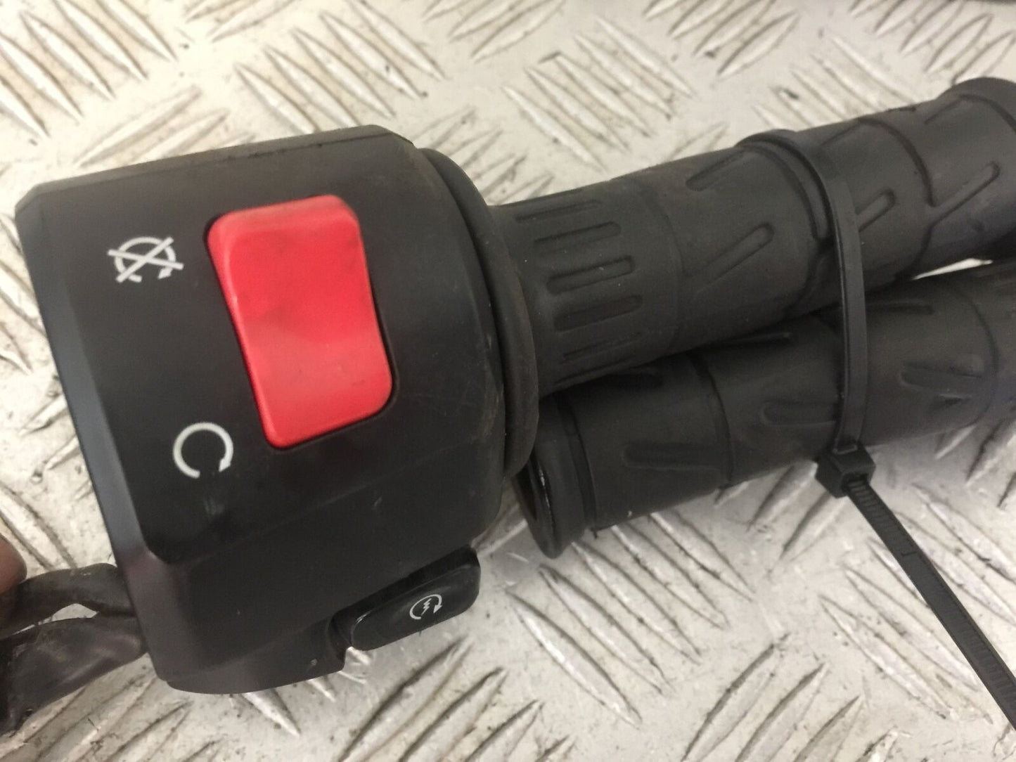KAWASAKI Z125 Z 125 RIGHT SWITCH GEAR 2018-2020 (STOCK 743)