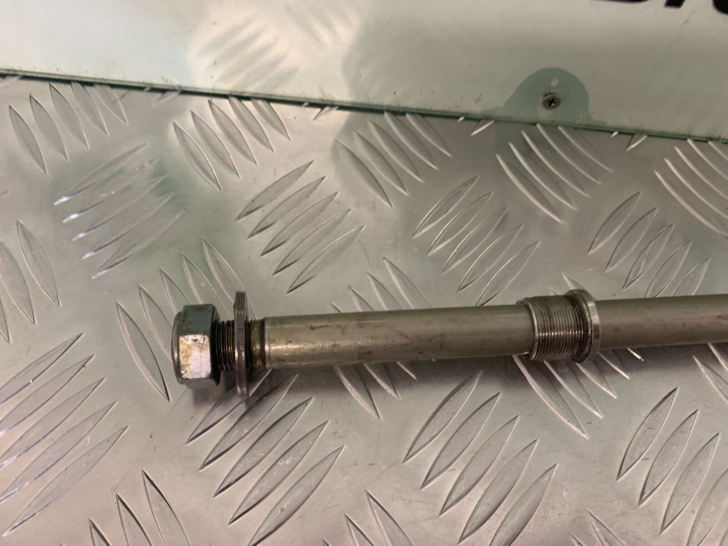 TRIUMPH SPEED TRIPLE R 1050 SWINGARM SPINDLE YEAR 2014 (STOCK 934)