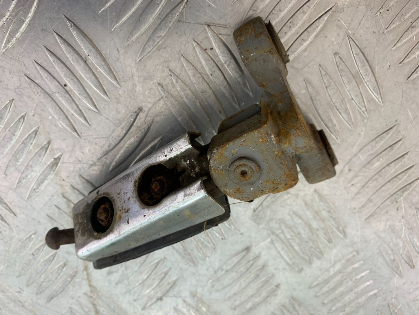 YAMAHA FJ1100 FJ 1100 FRONT RIGHT PEG YEAR 1984-85 (CMB1101)