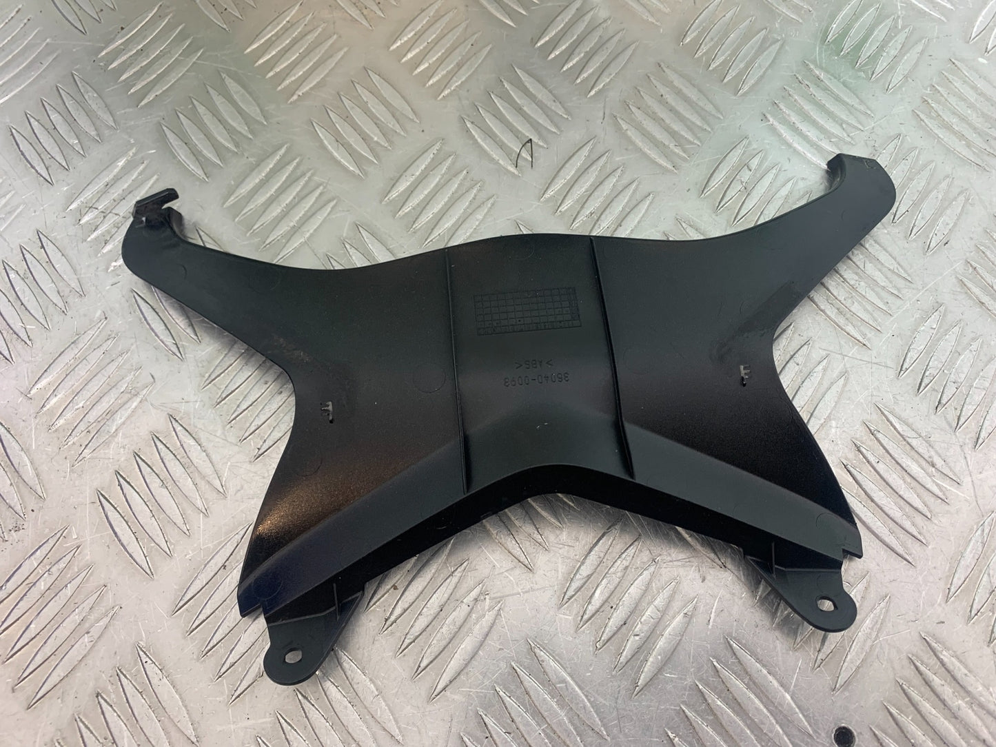 KAWASAKI ZX6R SEAT PANEL JOINER INFILL YEAR 2009-2012 (CMB1136)