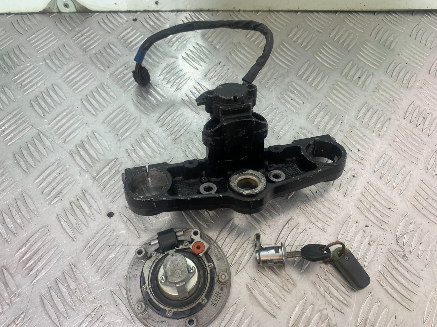 SUZUKI GSF650 GSF 650 LOCK AND KEY YEAR 2007-2009 (CMB1161)