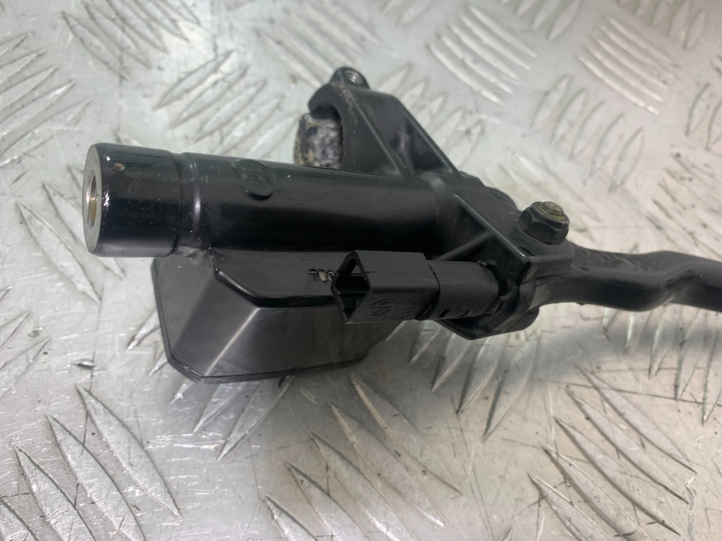 PIAGGIO MP3 250 ie FRONT MASTER CYLINDER YEAR 2007 (CMB1307)