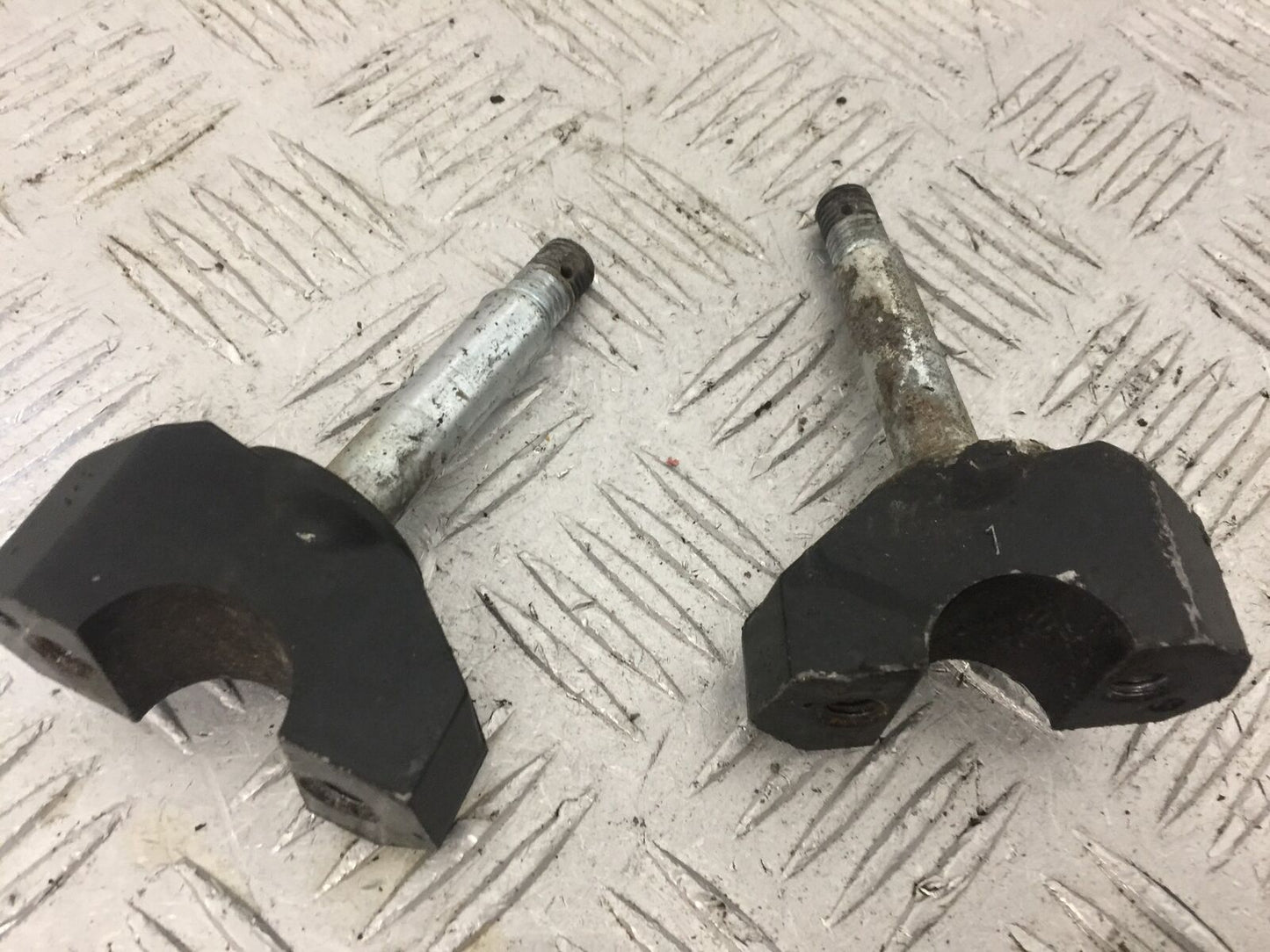 KAWASAKI Z1000 HANDLE BAR CLAMPS YEAR 2007-2009 (STOCK 822)