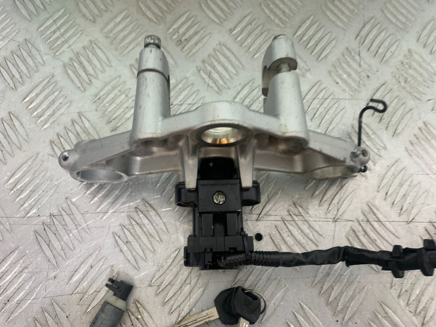 HONDA XL125 VARADERO LOCKSET AND KEY YEAR 2001-2006 (CMB1210)
