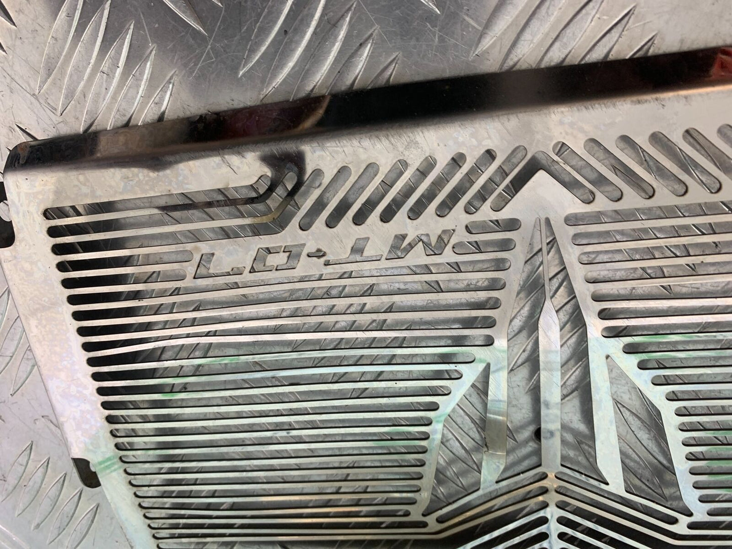 YAMAHA MT07 MT-07 CHROME RADIATOR GRILL YEAR 2014 (STOCK 995)