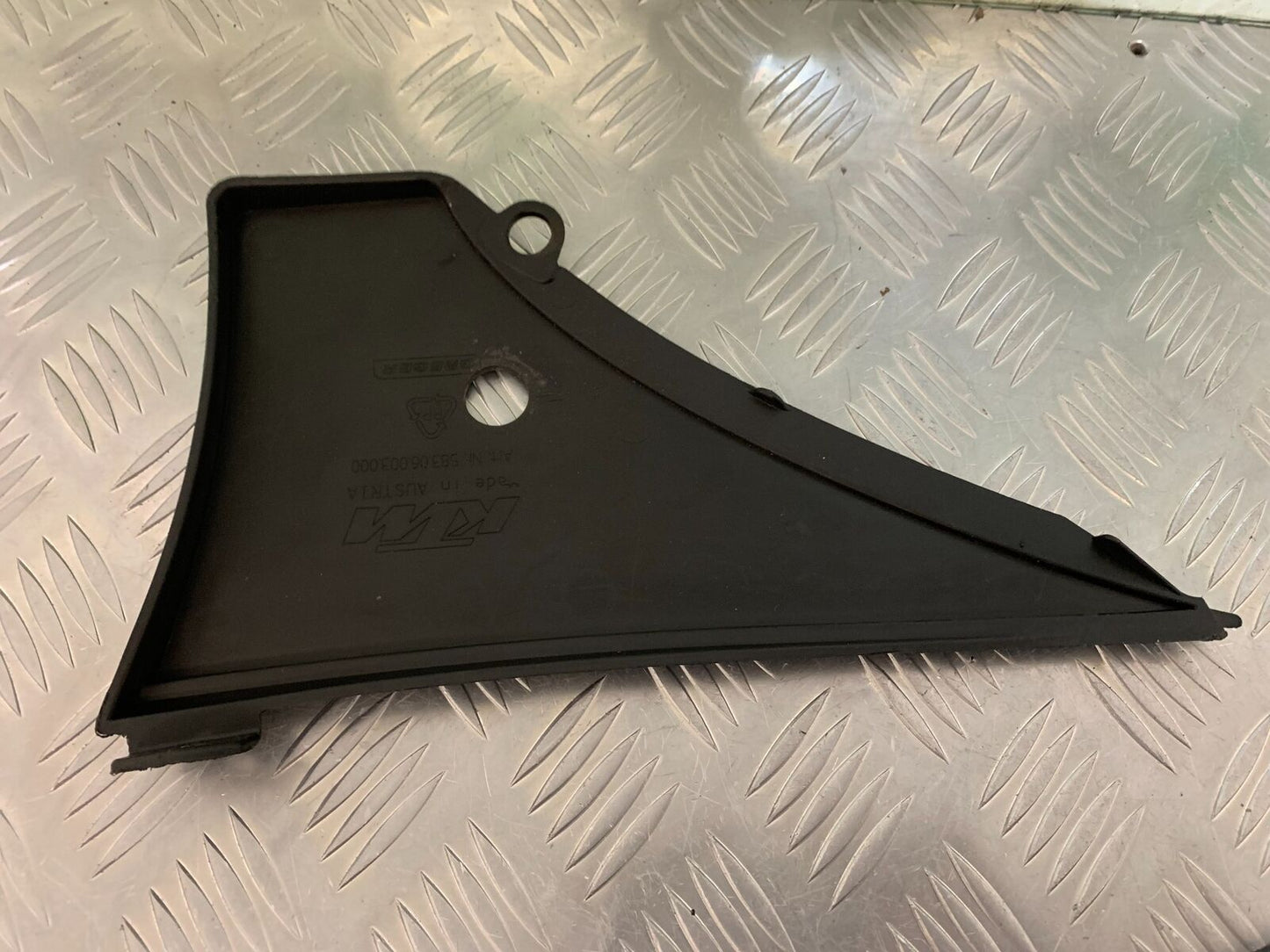 KTM 640 DUKE 2 LEFT SEAT PANEL YEAR 2000-2006 (STOCK 988)