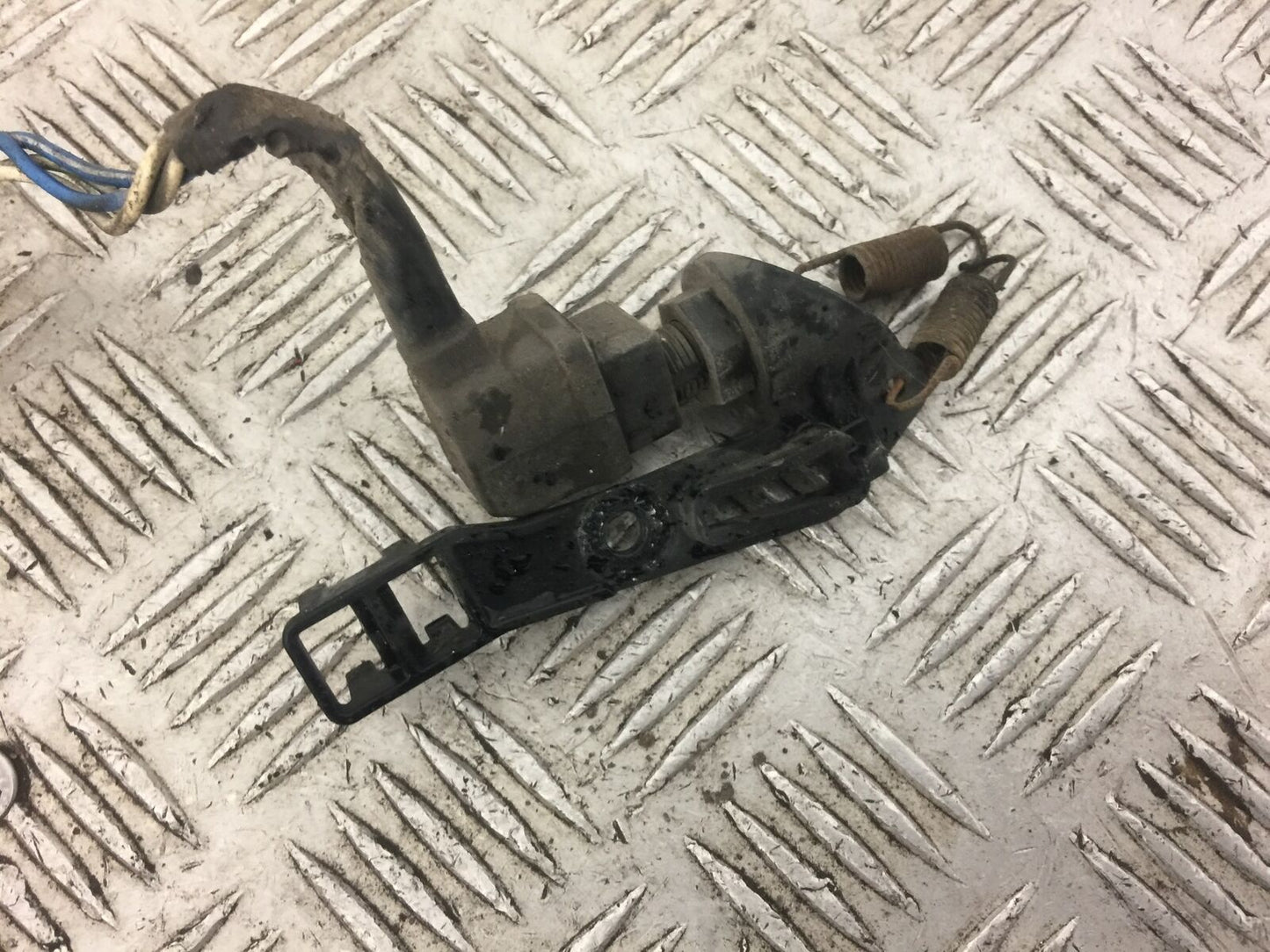 TRIUMPH TROPHY 1215 SE REAR BRAKE LIGHT SWITCH YEAR 2012-2017 (STOCK 567)