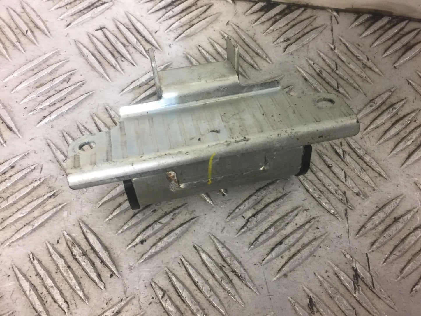 YAMAHA XJ6 XJ6-S TANK BRACKET YEAR 2010 (STOCK 383)