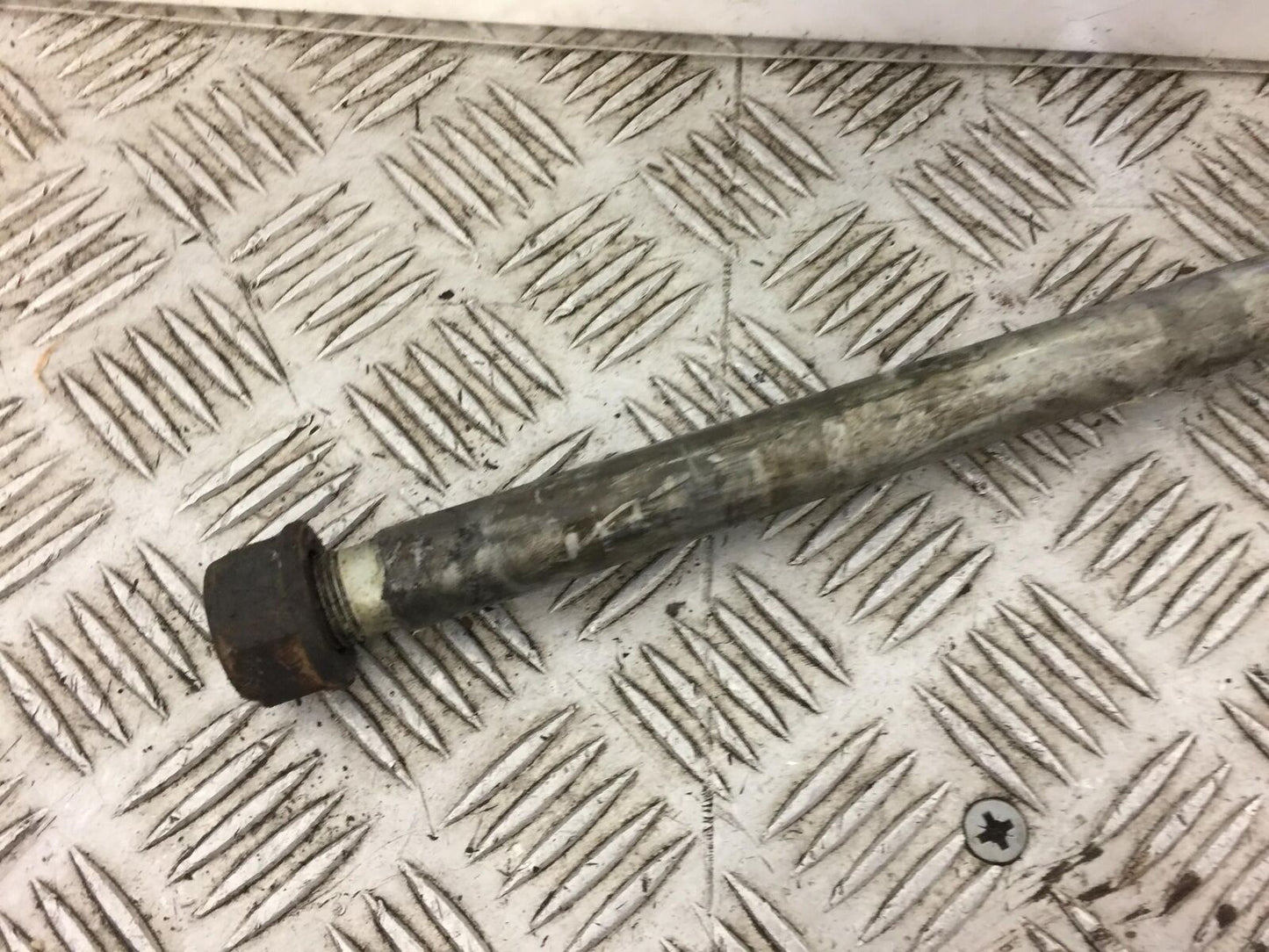 HONDA NT650 V DEAUVILLE REAR WHEEL SPINDLE YEAR 1999 (STOCK NO 309)