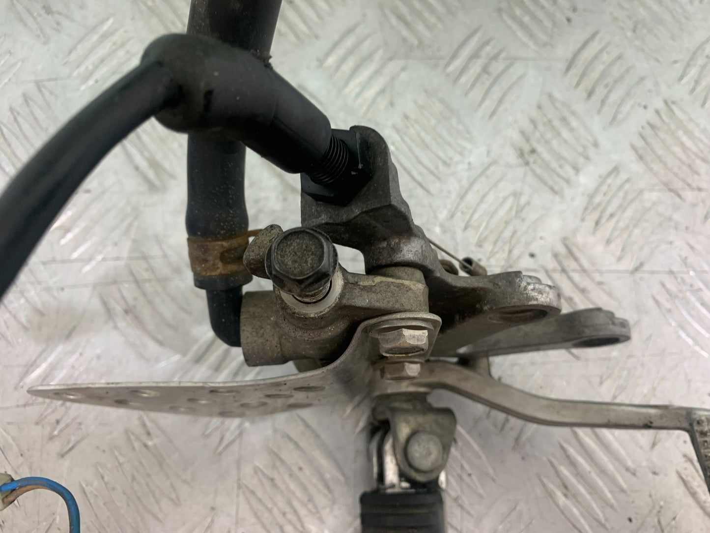 KAWASAKI ZX9R ZX9 C FRONT RIGHT HANGER YEAR 1998-99 (CMB1213)