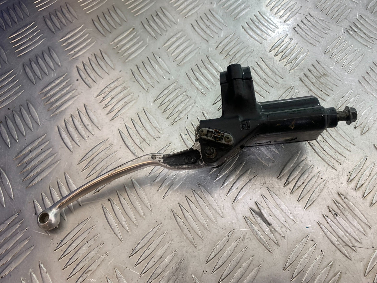 SUZUKI GSF1200 GSF 1200 BANDIT CLUTCH MASTER CYLINDER YEAR 1997-2000 (CMB1149)