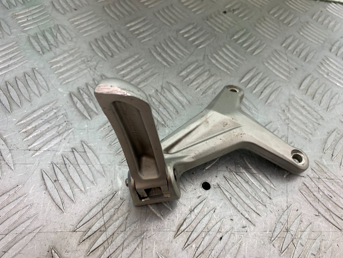 MV AGUSTA 800 F3 FRONT RIGHT HANGER AND PEG YEAR 2017-2019 (CMB1227)