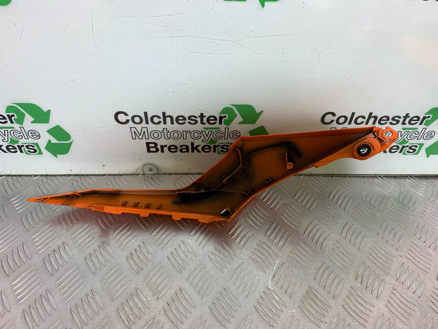 HONDA CBR500R CBR 500 R RIGHT SEAT PANEL YEAR 2016 (CMB1066)
