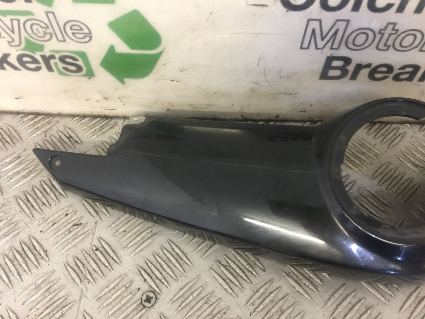 BMW F800 ST RIGHT SEAT PANEL YEAR 2011-2013 (STOCK 575)