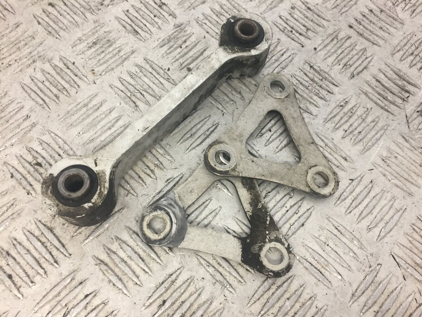 TRIUMPH 675 DAYTONA REAR SHOCK LINKAGE YEAR 2008-2011 (STOCK 640)