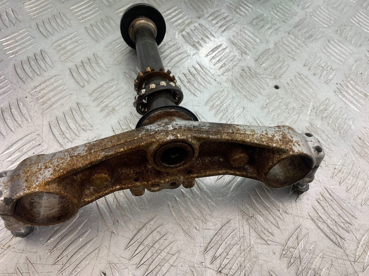 SUZUKI GSF600 GSF 600 BANDIT BOTTOM YOKE 2000-2004 (CMB1269)