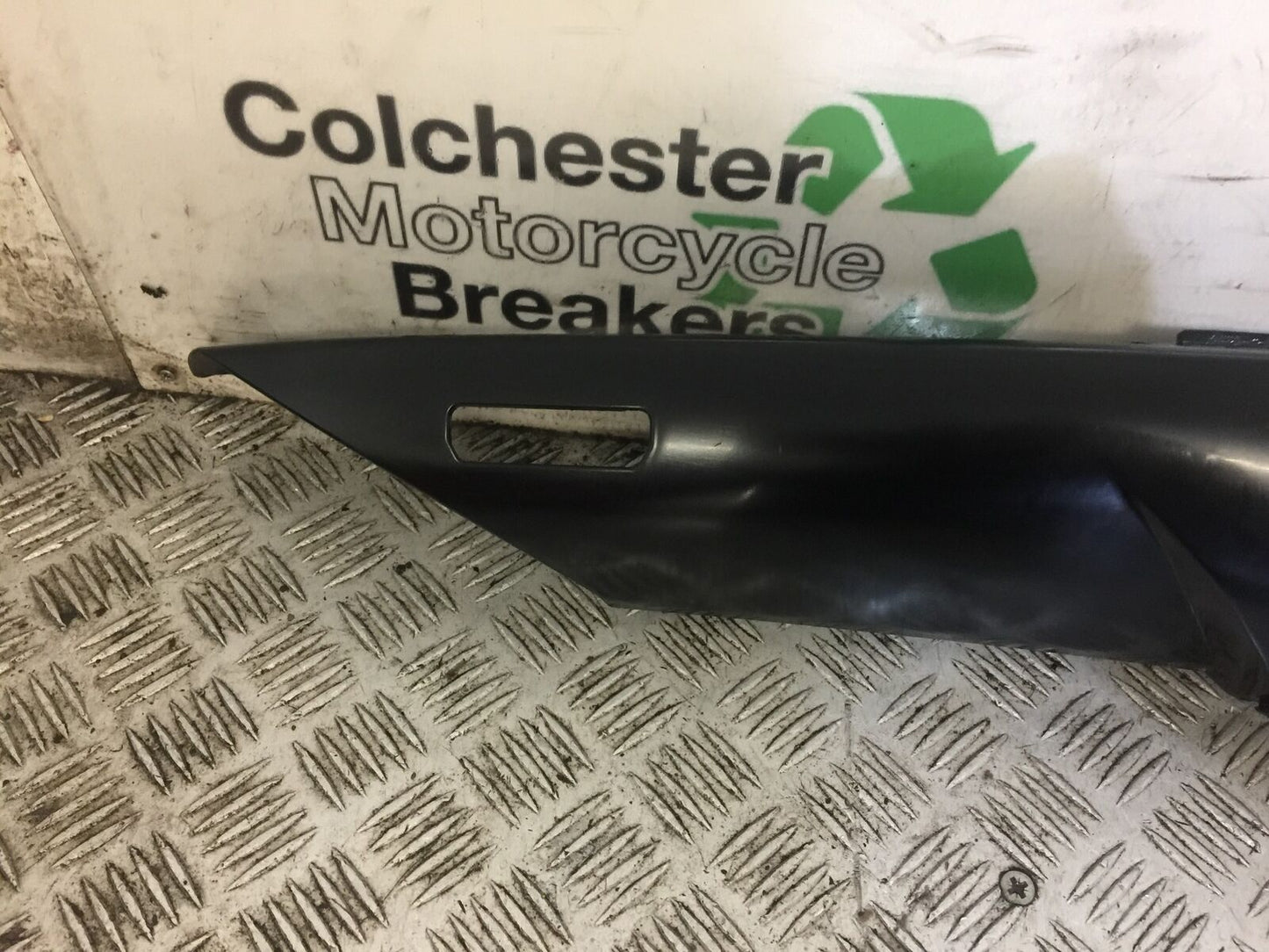 KAWASAKI GTR1400 GTR 1400 RIGHT SEAT PANEL YEAR 2010 (STOCK 716)
