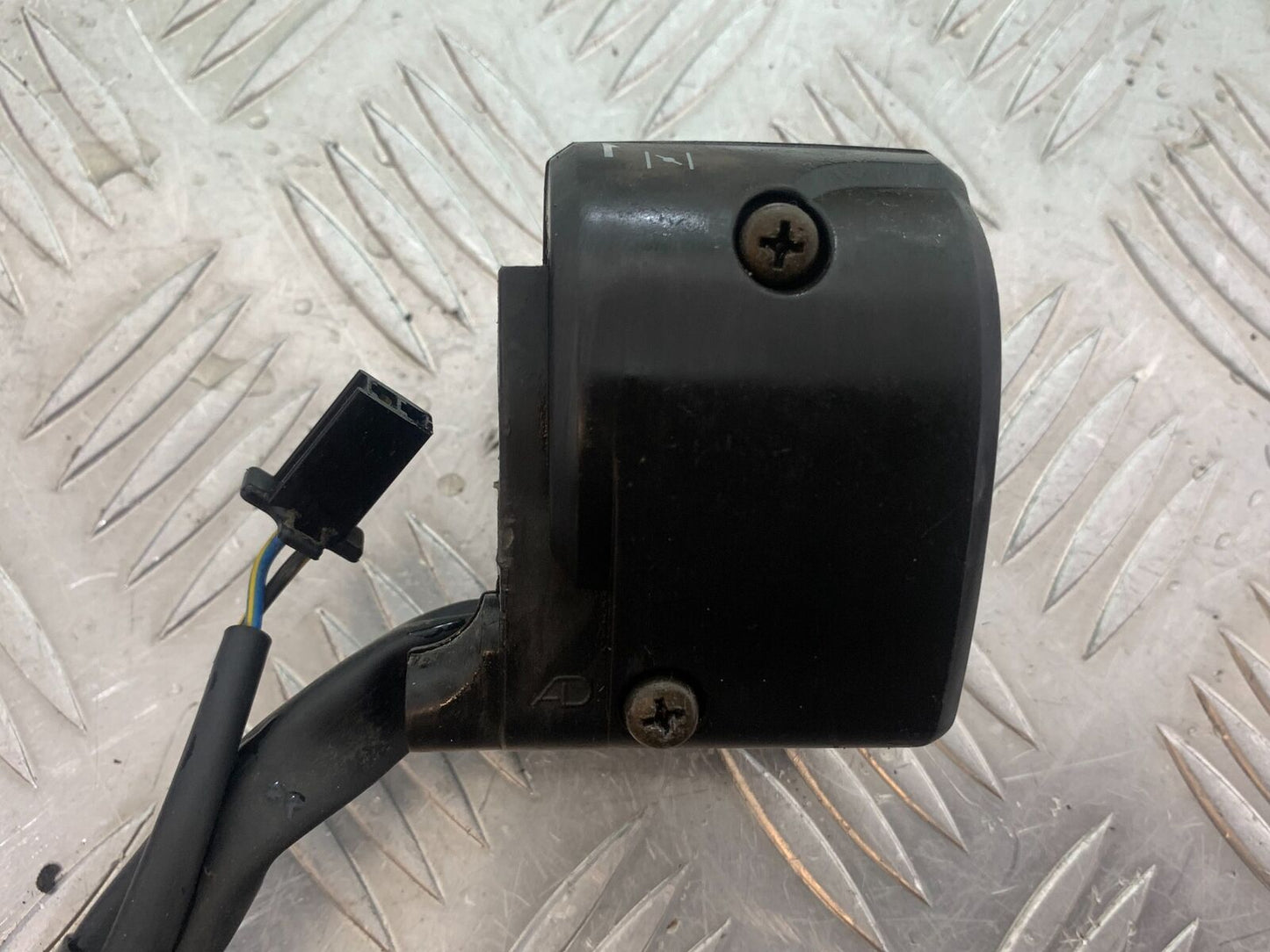 YAMAHA YZF600 YZF 600 THUNDERCAT LEFT SWITCH GEAR 1996-2003 (CMB1046)