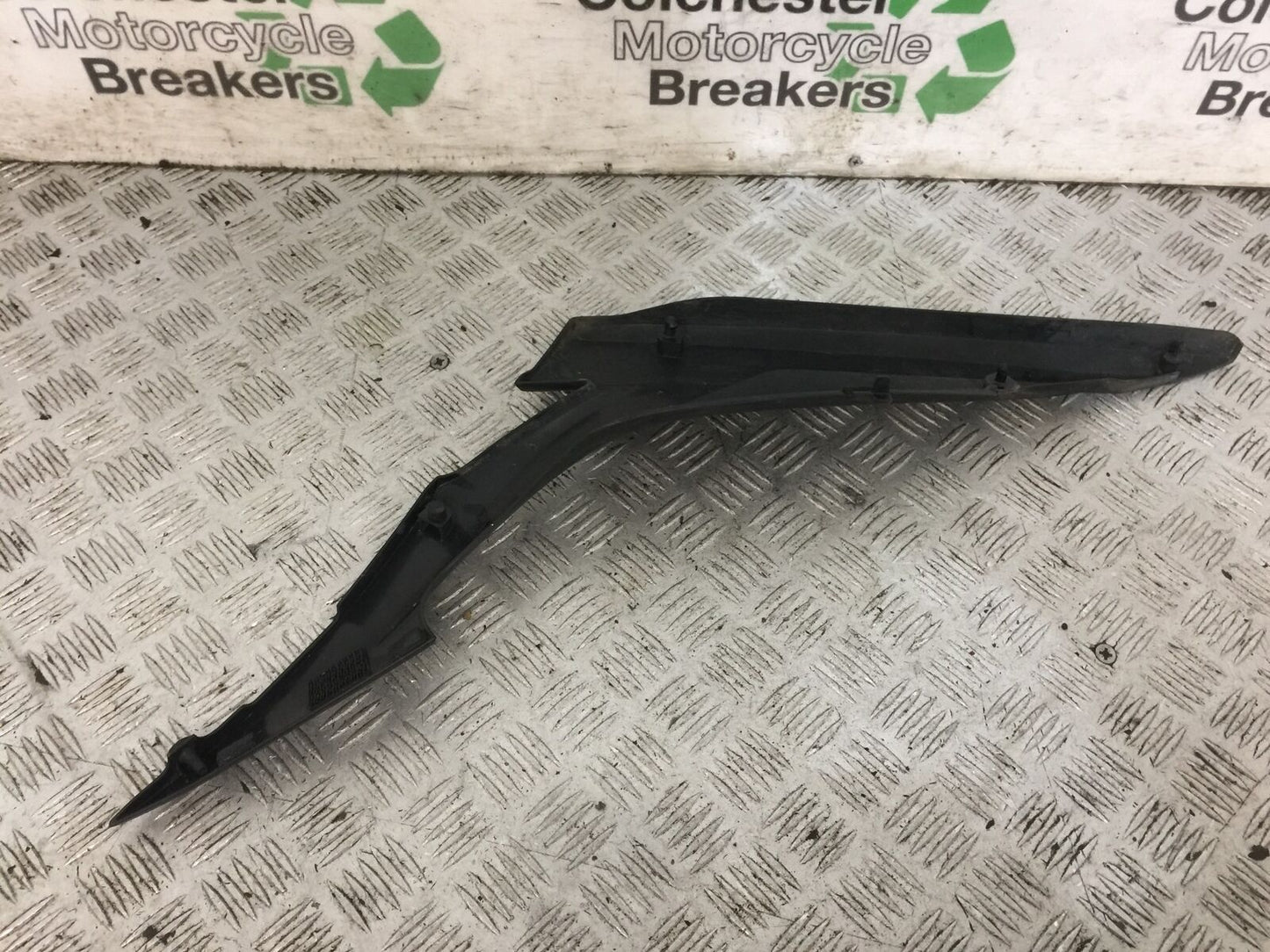SUZUKI GSR600 GSR 600 LEFT SEAT PANEL YEAR 2006-2010 (STOCK 807)