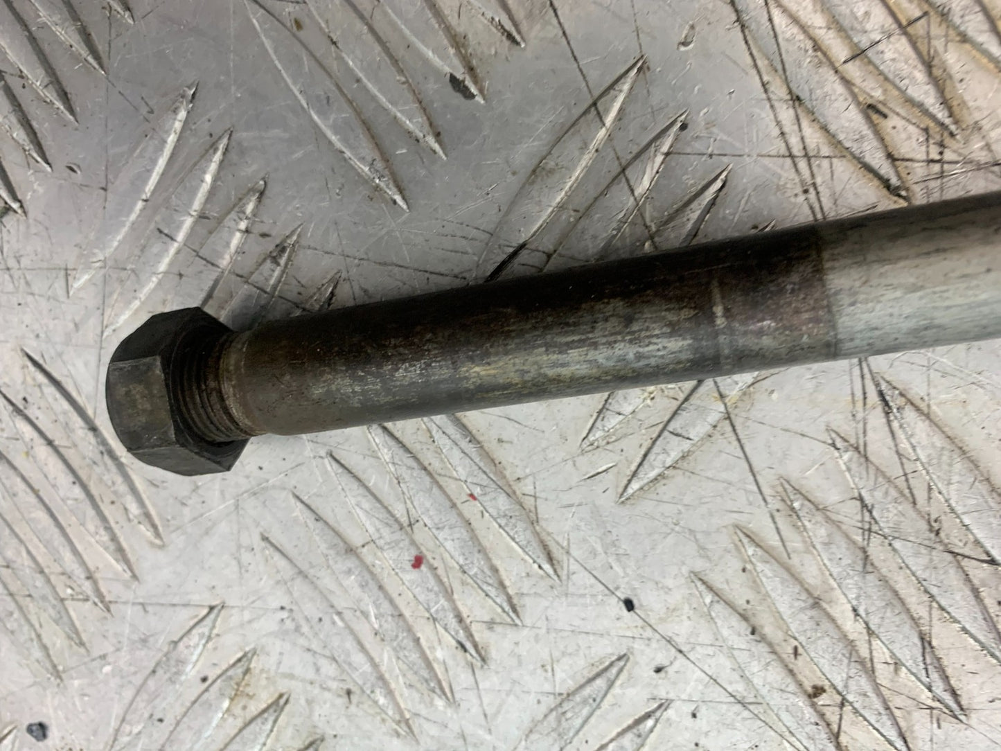 KAWASAKI KXF450 KXF 450 SWINGARM SPINDLE YEAR 2013 CMB1217)