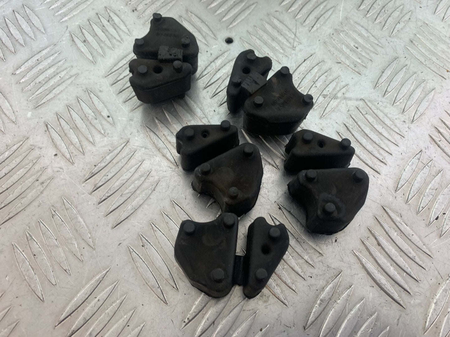 APRILIA 650 PAGASO STRADA CUSH DRIVE RUBBERS YEAR 2005-2010 (CMB1057)