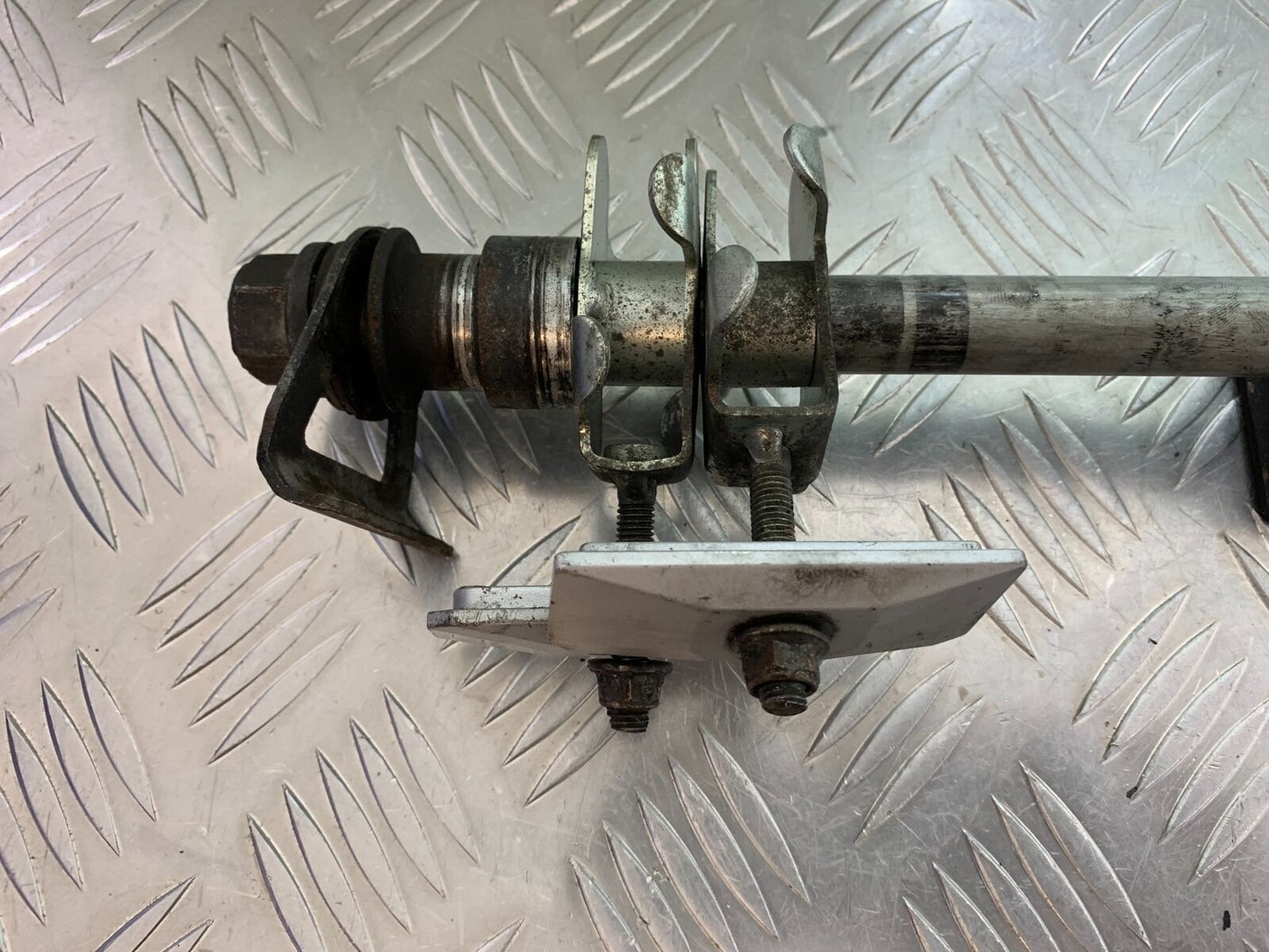 SUZUKI SV650 SV 650 REAR WHEEL SPINDLE YEAR 2003-2006 (CMB1014)