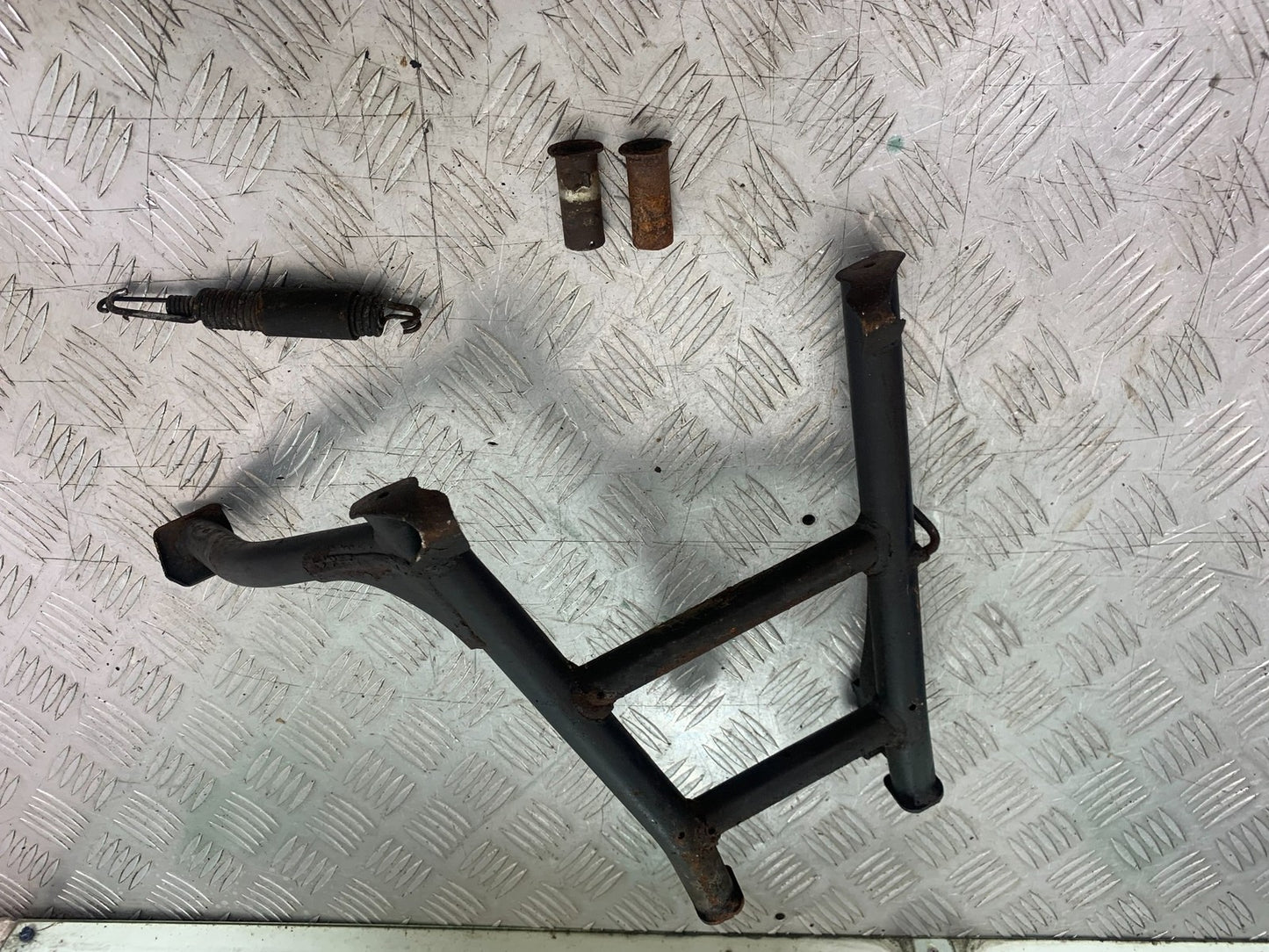 HONDA XL125 VARADERO CENTER STAND YEAR 2001-2006 (CMB1210)