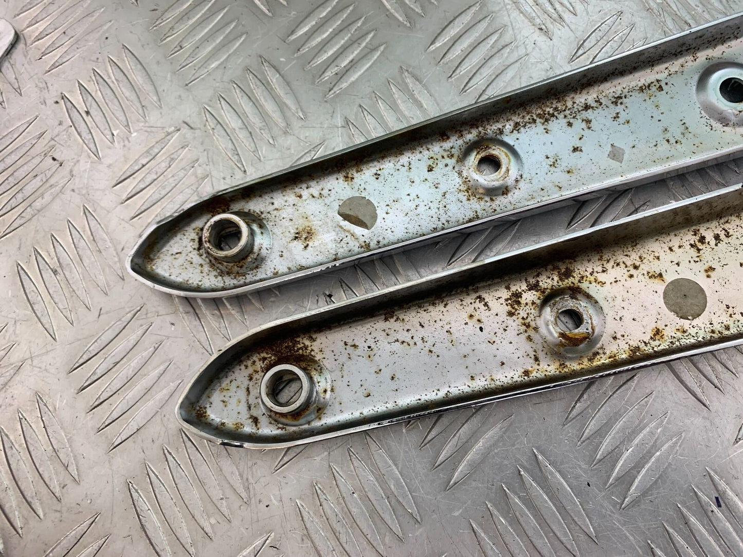TRIUMPH THUNDERBIRD 1600 REAR CHROME FRAME COVERS YEAR 2011 (CMB1107)