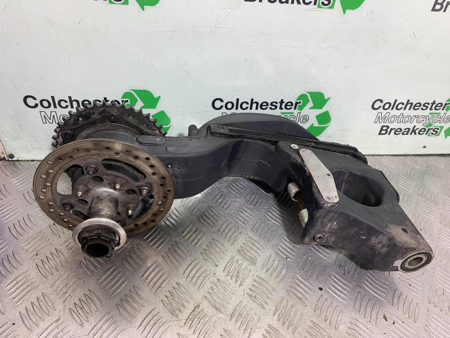 TRIUMPH SPEED TRIPLE R 1050 SWINGARM 2009 (CMB1183)