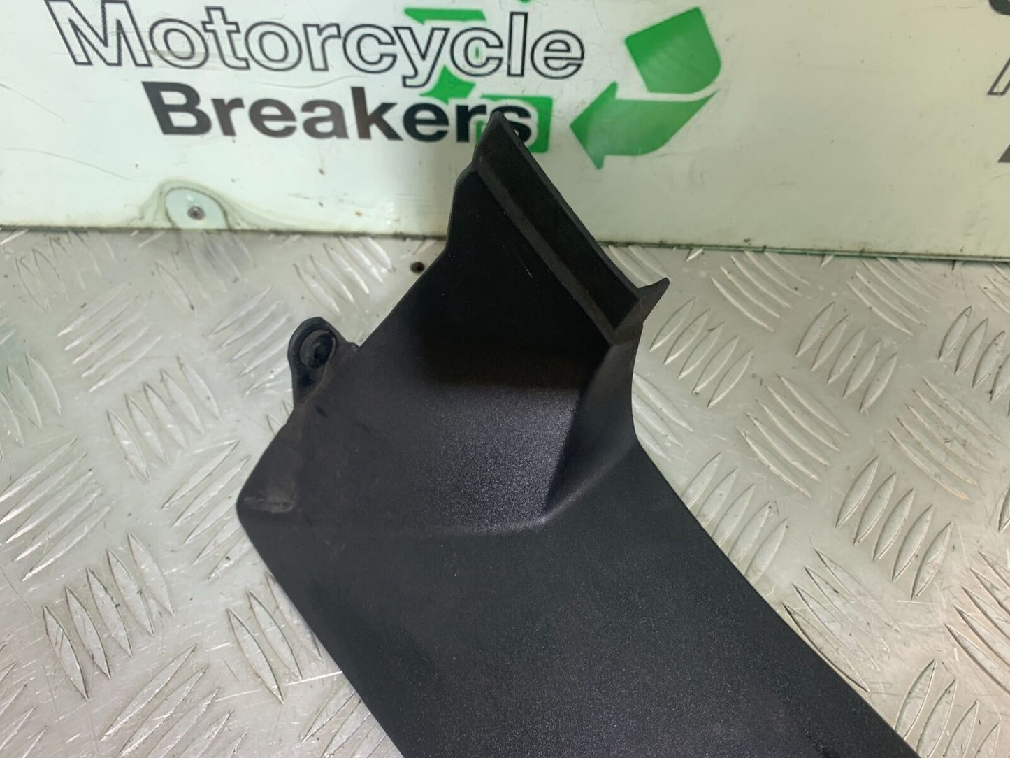 TRIUMPH 1050 SPRINT ST RIGHT TOP FAIRING INFILL PANEL YEAR 2004-2007 (CMB1089)