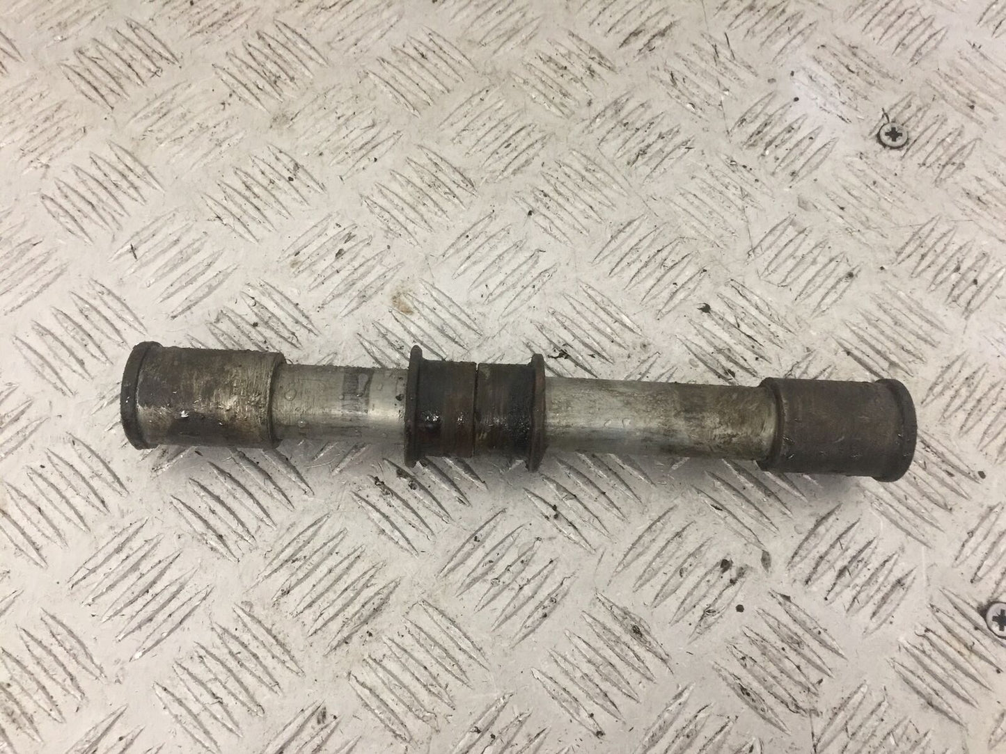 KAWASAKI ZX6R ZX6 J FRONT SPINDLE YEAR 2000 (STOCK 836)