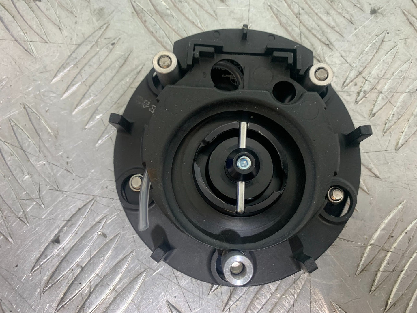 YAMAHA YZF R1 14 B BIG BANG PETROL CAP 2009-14 (CMB1175)