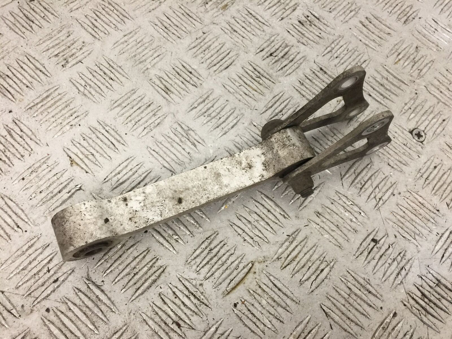 TRIUMPH 675 DAYTONA REAR SHOCK LINKAGE YEAR 2006-2008 (STOCK 905)