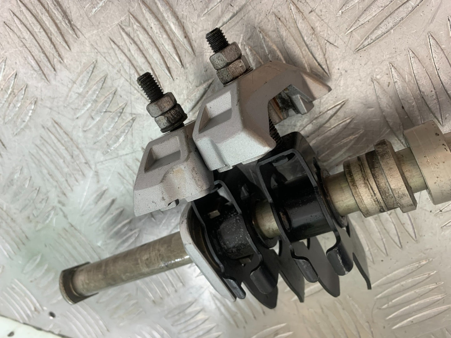 TRIUMPH TRIDENT 660 REAR WHEEL SPINDLE & ADJUSTERS YEAR 2021-2024 (CMB1295)