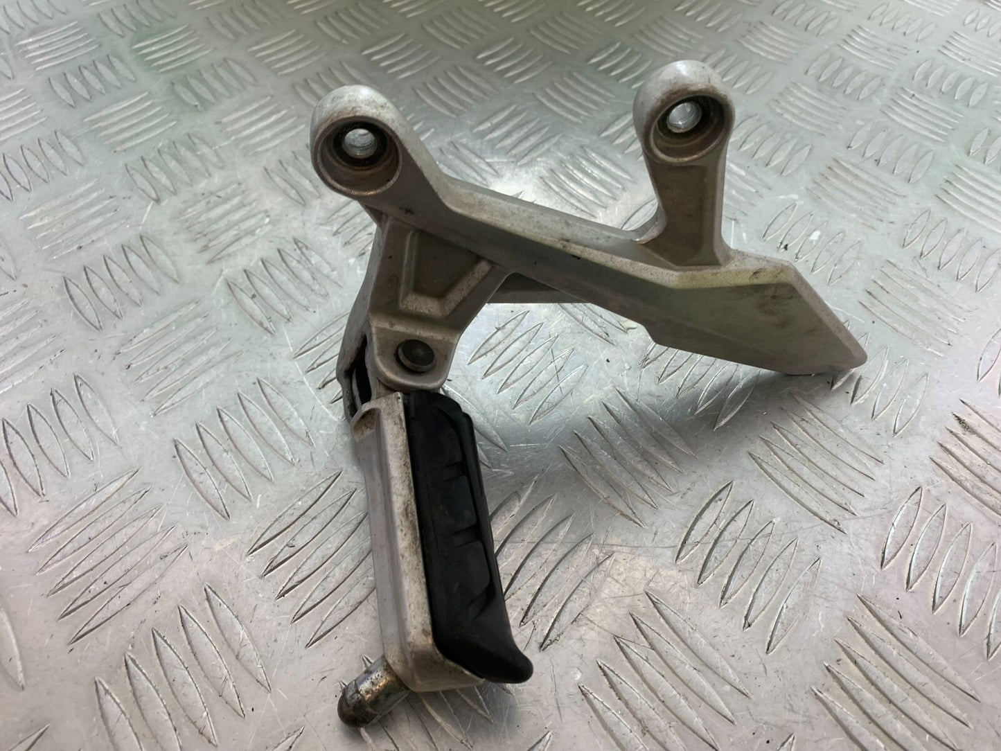 HONDA CBR500R CBR 500 R FRONT LEFT HANGER AND PEG YEAR 2016 (CMB1066)