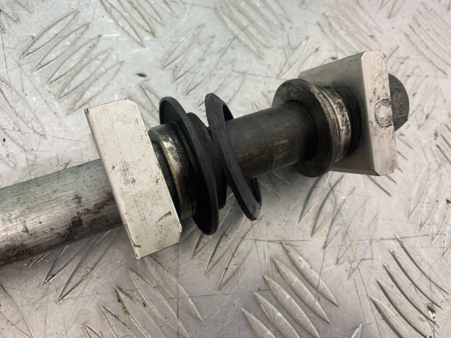 YAMAHA YZF R1 4C8 REAR WHEEL SPINDLE YEAR 2007-2008 (CMB1237)