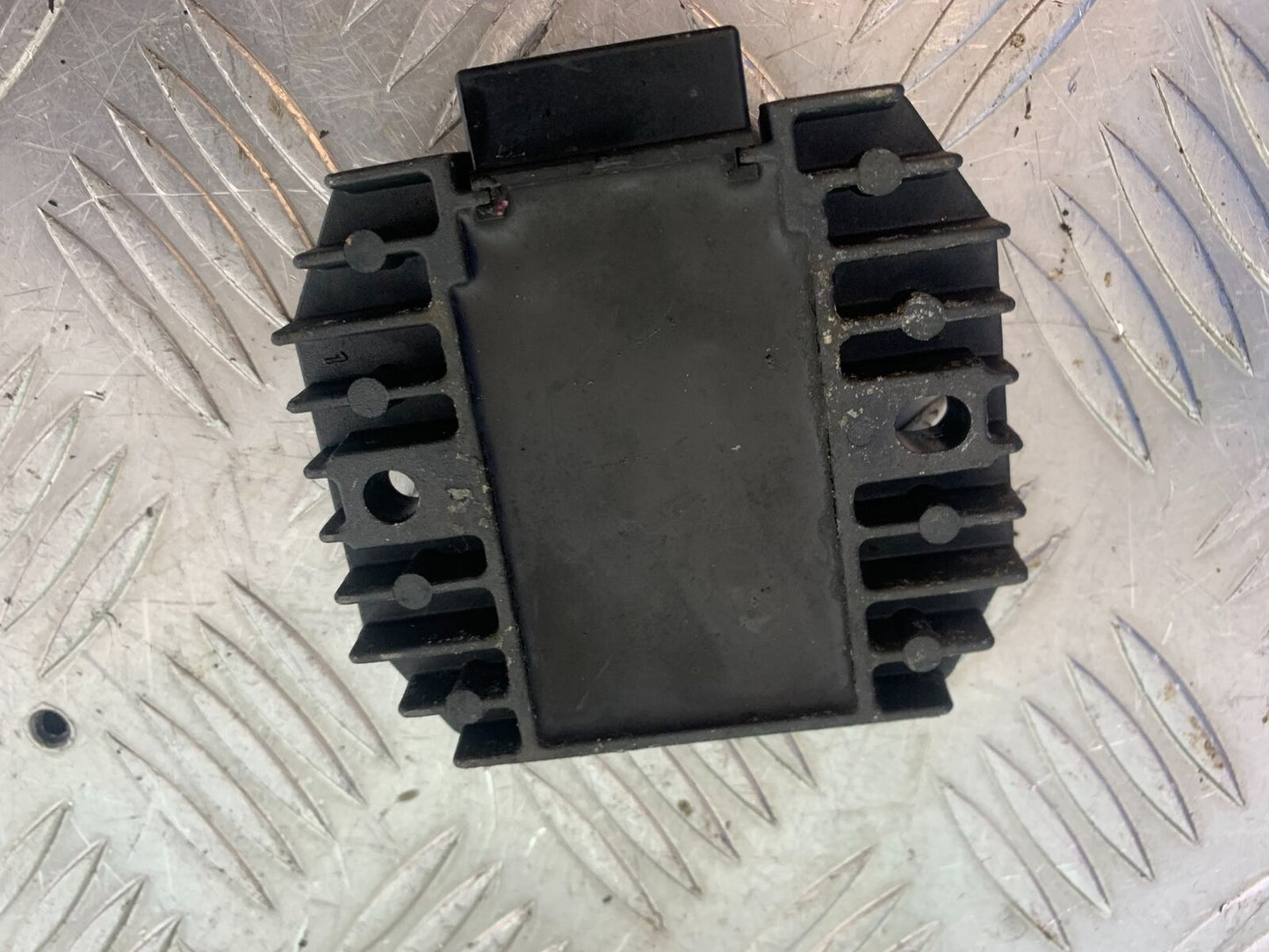 KAWASAKI Z750 ZR750 ZR-7S REGULATOR YEAR 1999-05 (CMB1135)