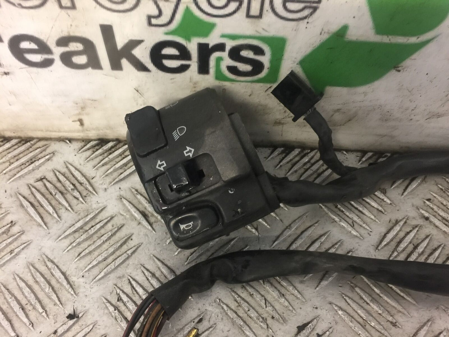 KAWASAKI ZX6R ZX636 LEFT SWITCH GEAR YEAR 2002 (STOCK 484)