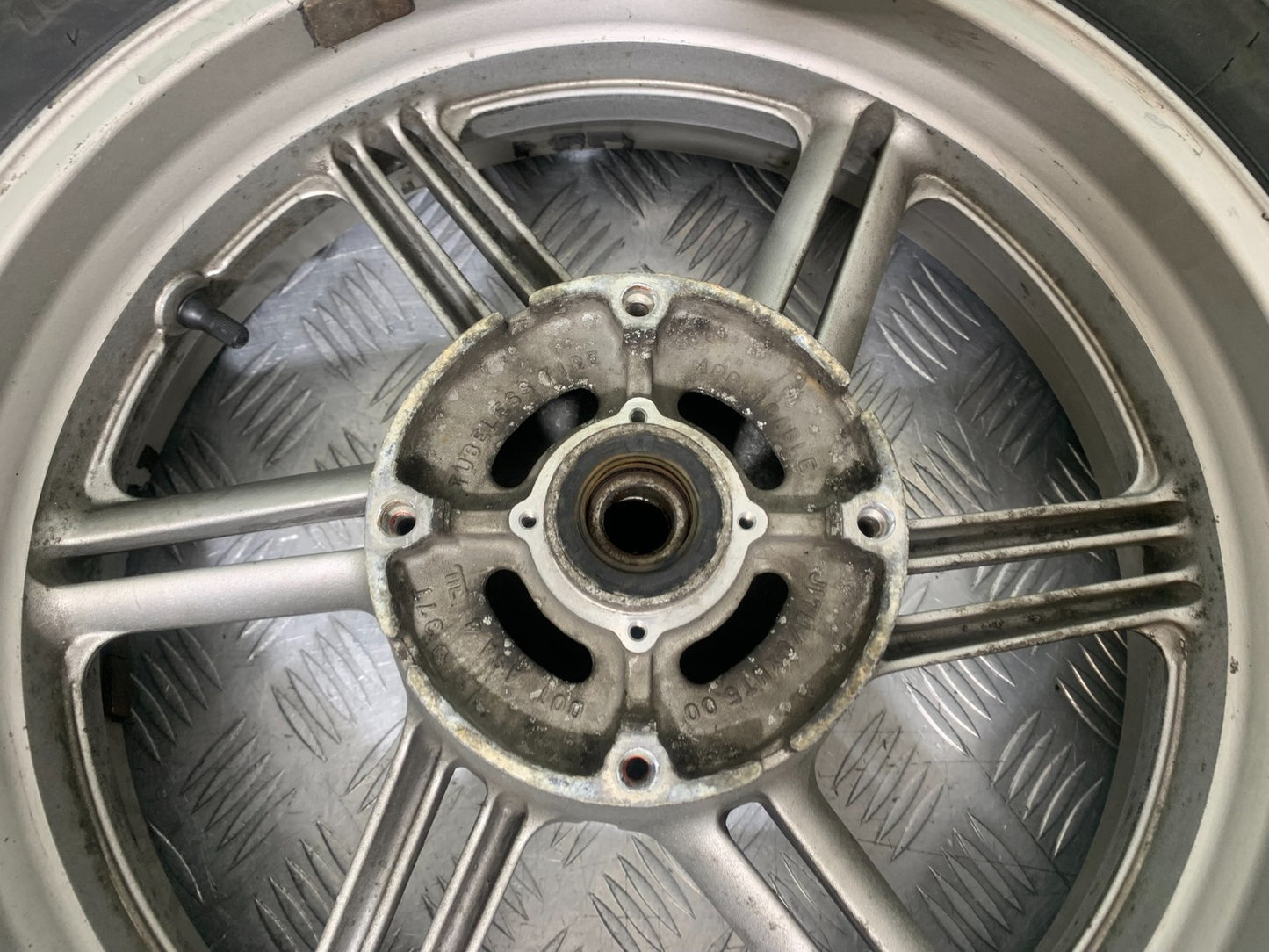 HONDA CBF600 CBF 600 REAR WHEEL YEAR 2004-07 (CMB1305)