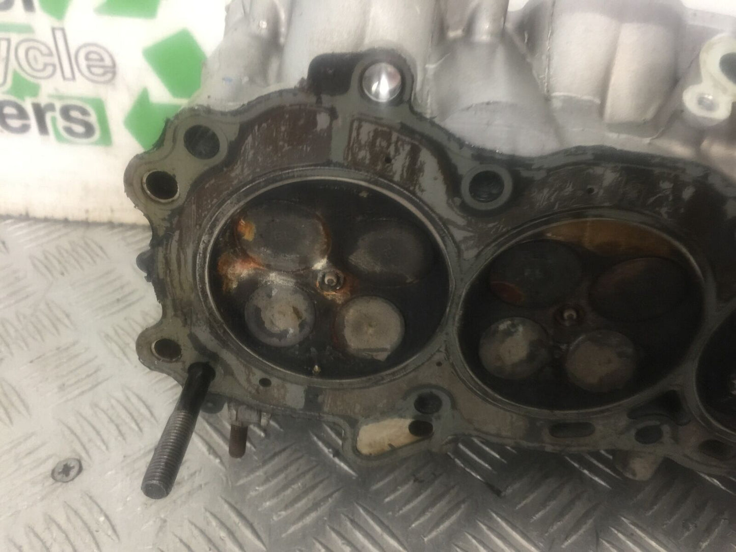 HONDA CBR1000 rr FIREBLADE CYLINDER HEAD YEAR 2004 (STOCK 853)
