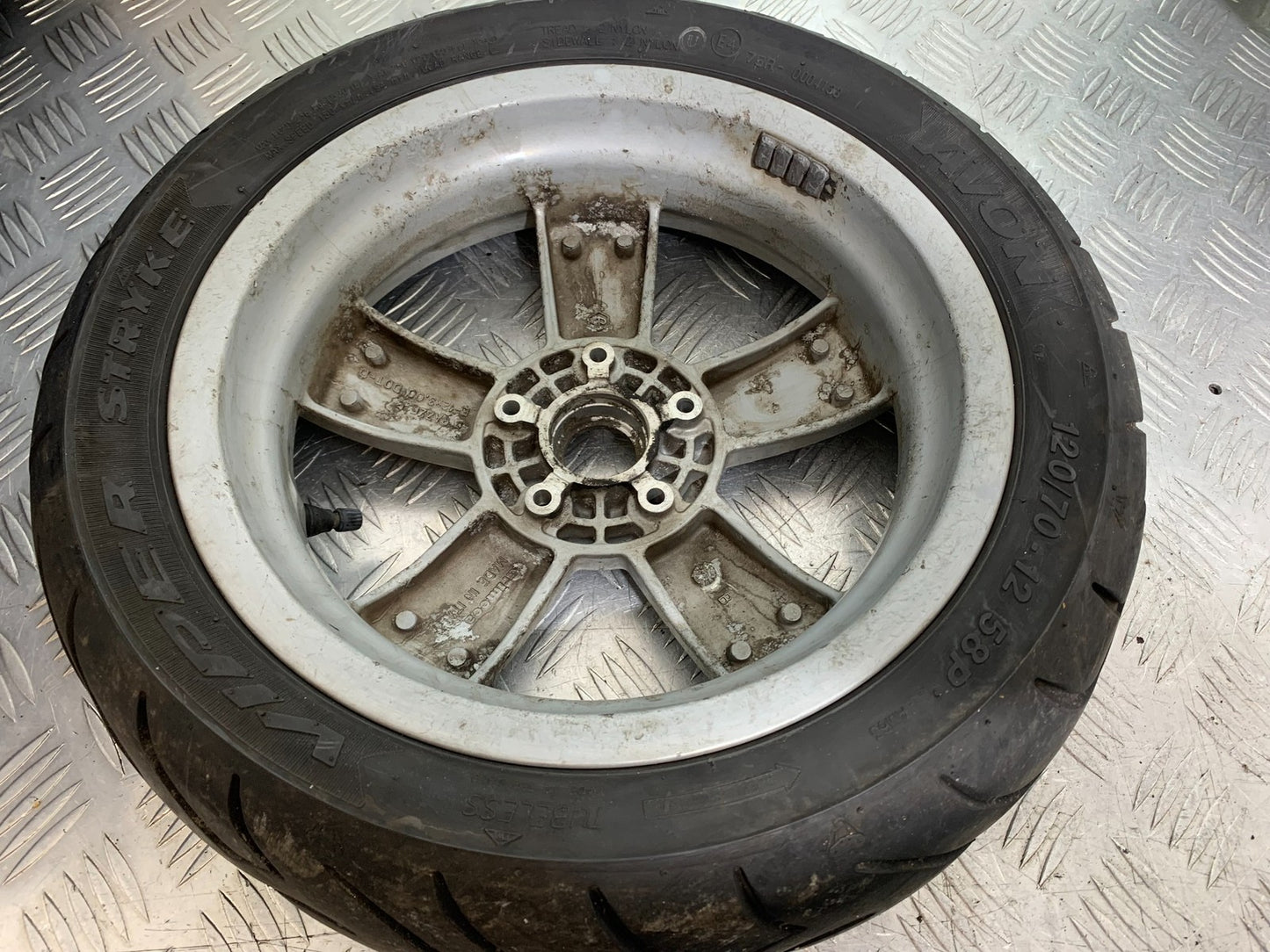 PIAGGIO VESPA GT125 L FRONT WHEEL YEAR 2003 (CMB1300)