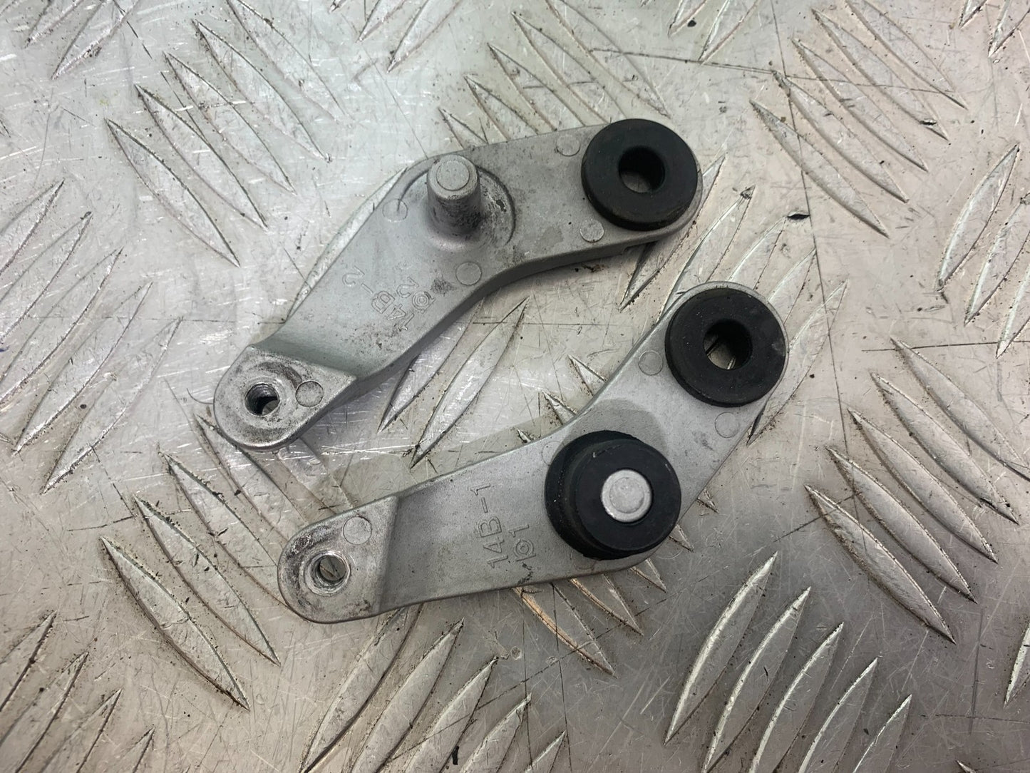 YAMAHA YZF R1 14 B BIG BANG TANK BRACKETS 2009-14 (CMB1175)