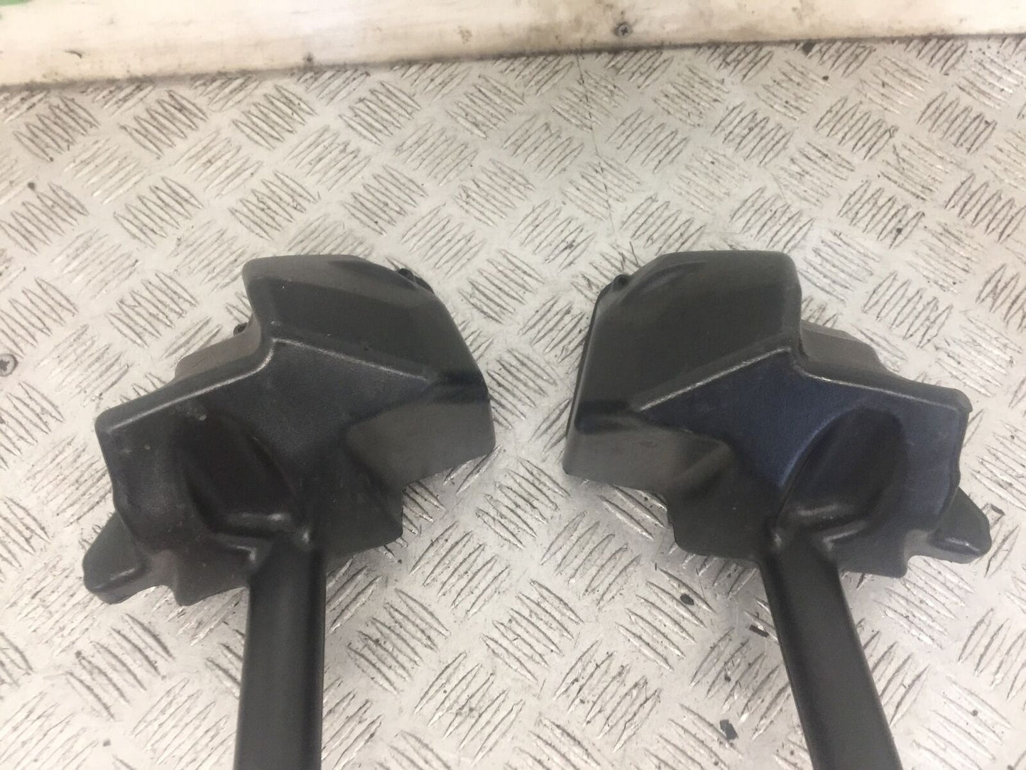 TRIUMPH TROPHY 1215 SE LEFT AND RIGHT SPEAKERS YEAR 2012-2017 (STOCK 870)