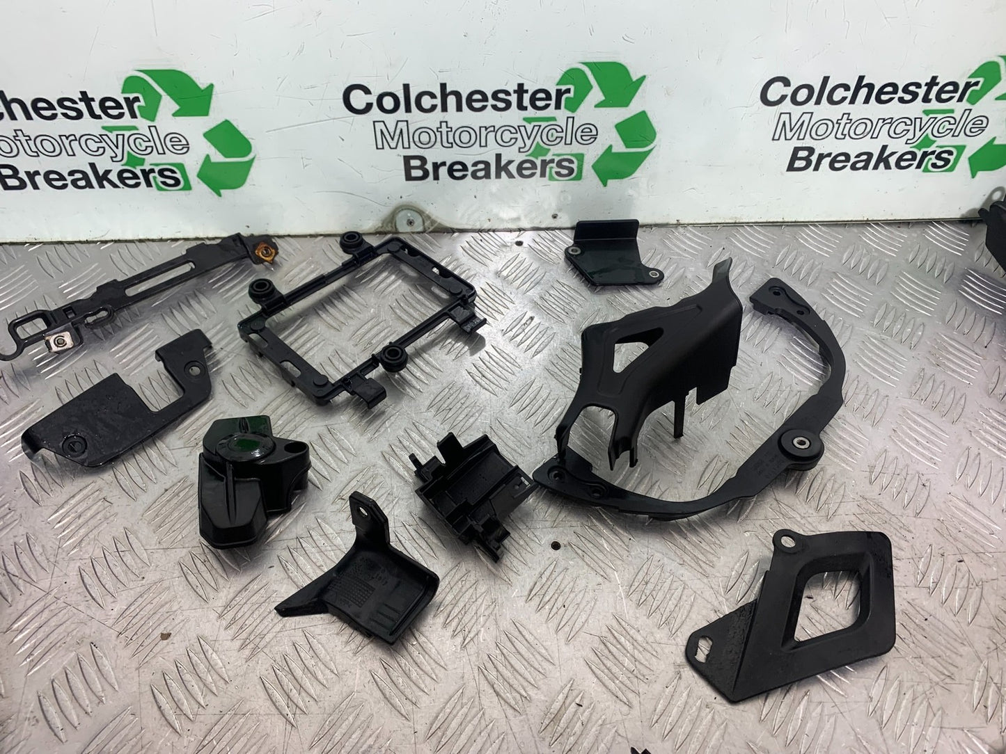 APRILIA TUONO 1000 V4 INFILL PANELS YEAR 2013-2014 (CMB1239)