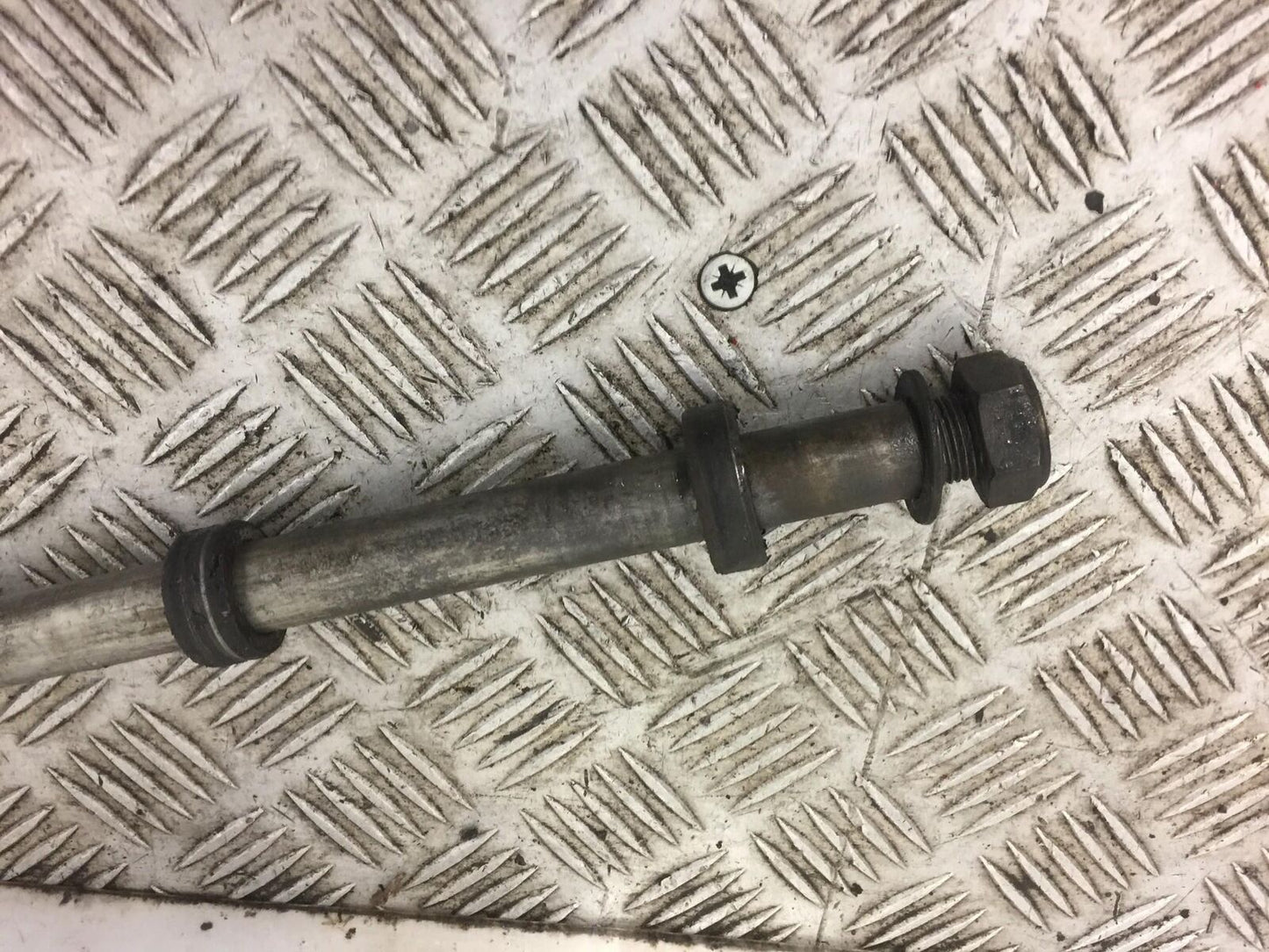 HONDA CBR600 CBR 600 F4I SPORT REAR WHEEL SPINDLE YEAR 2001 (STOCK 441)