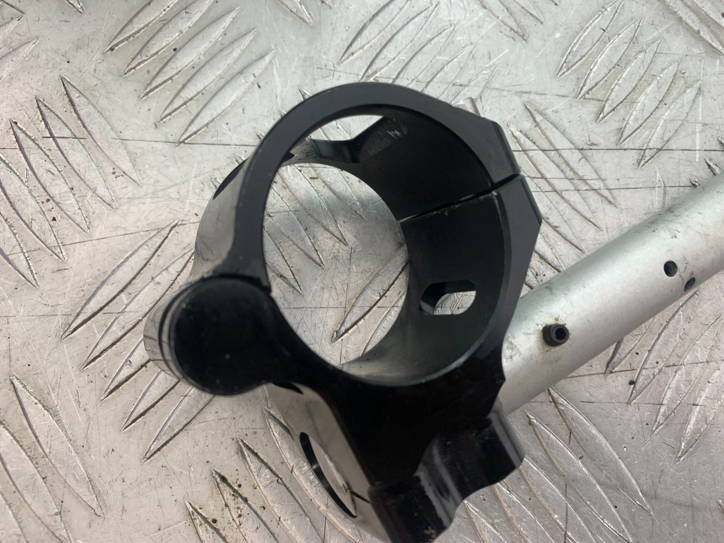 DUCATI 996 SPS 748 916 998 RIGHT HANDLEBAR 1999-2000 (CMB1209)