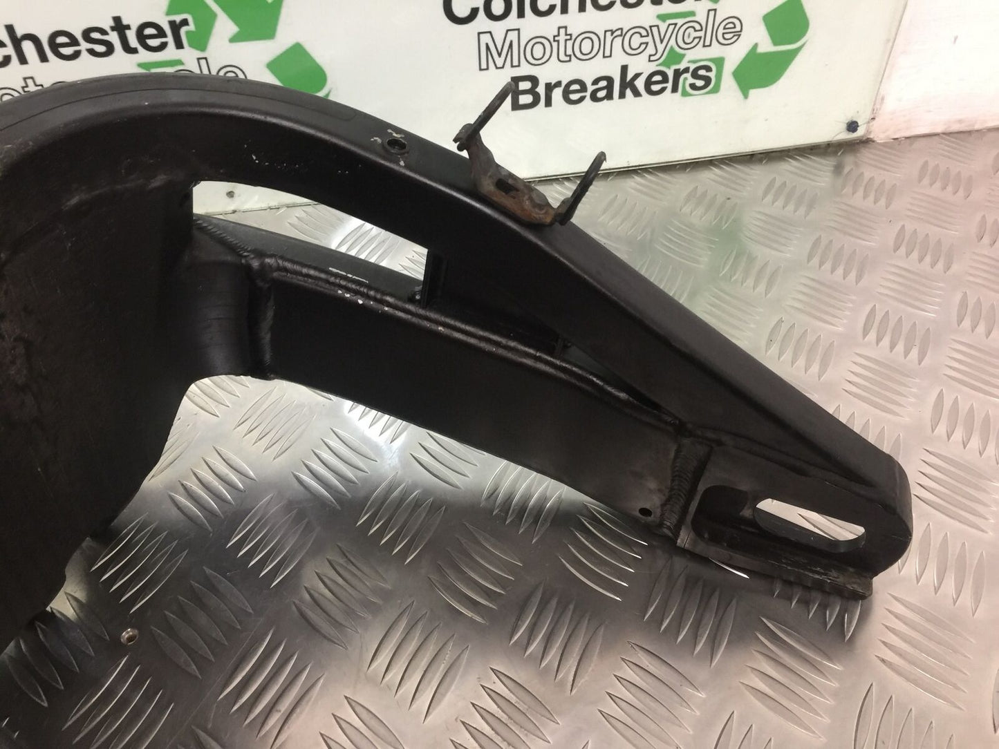 YAMAHA YZF R1 5PW SWINGARM YEAR 2002-2003 (STOCK 929)