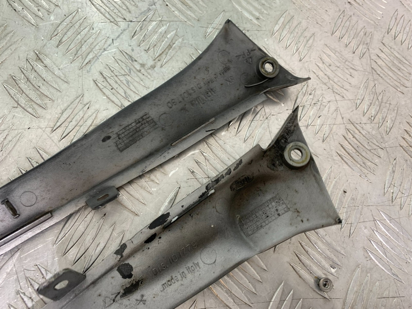 APRILIA RSV1000 RSV 1000 MILLE LEFT AND RIGHT SIDE INFILLS 1998- 2003 (CMB1184)