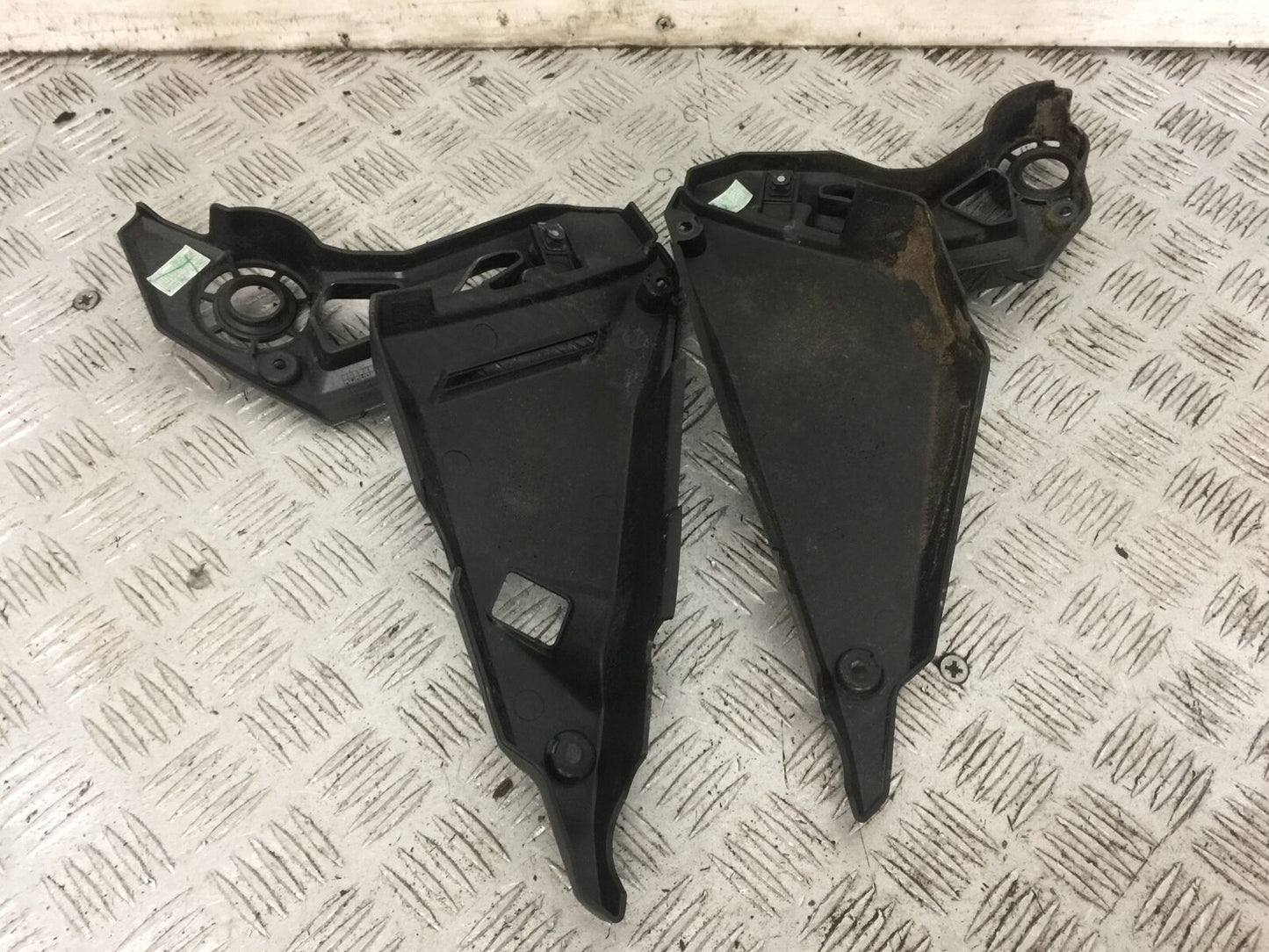 KAWASAKI NINJA 650 LEFT AND RIGHT FRAME COVERS YEAR 2021 (STOCK 805)